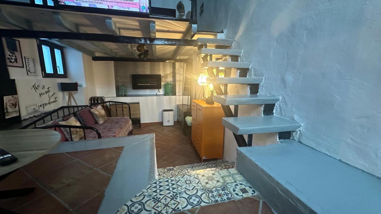 Livingtarifa Warhol Apartment *